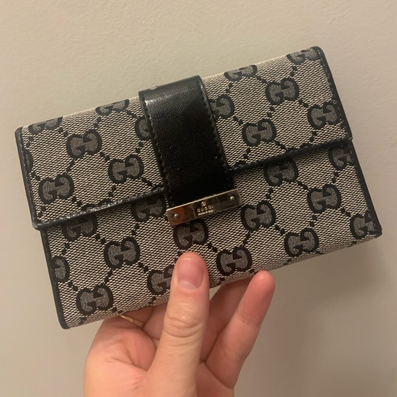 Gucci Handbags - Gucci wallet